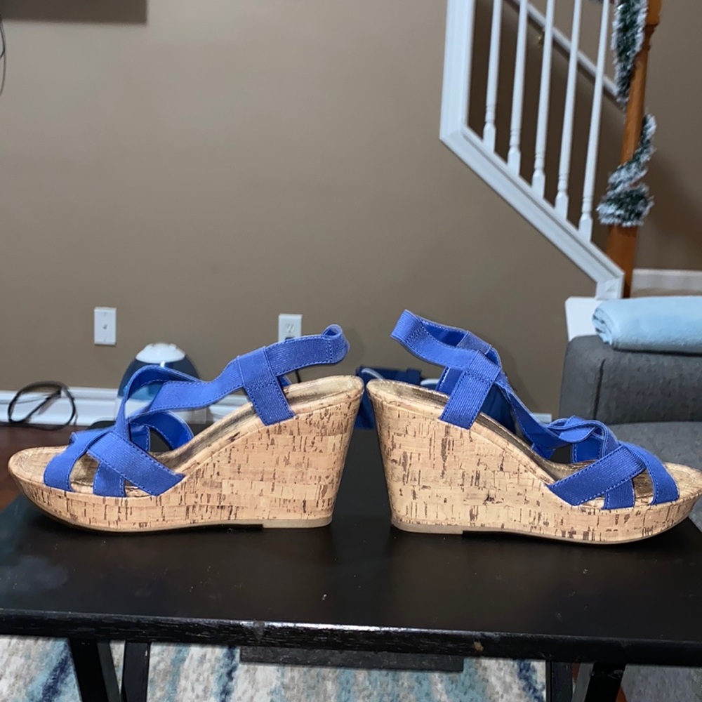Wedge sandal - size 8